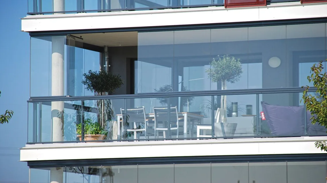 Modern balcony cover design ideas and glass roofing solutions