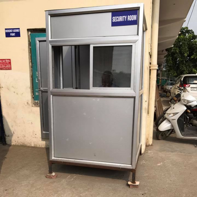 Durable aluminium guard room cabin for security checkpoints, offering reliable shelter and visibility.