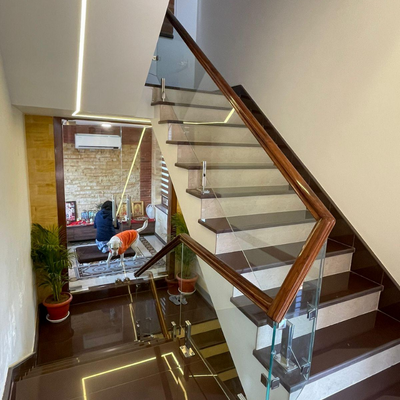 Modern glass railing design for stairs, offering sleek, safe, and stylish solutions for contemporary interiors